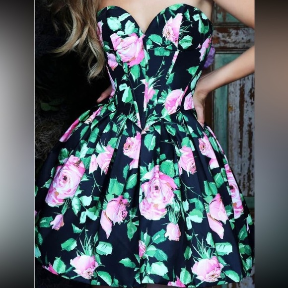 Sherri Hill Dresses & Skirts - NWT Sherri Hill Cocktail Dress